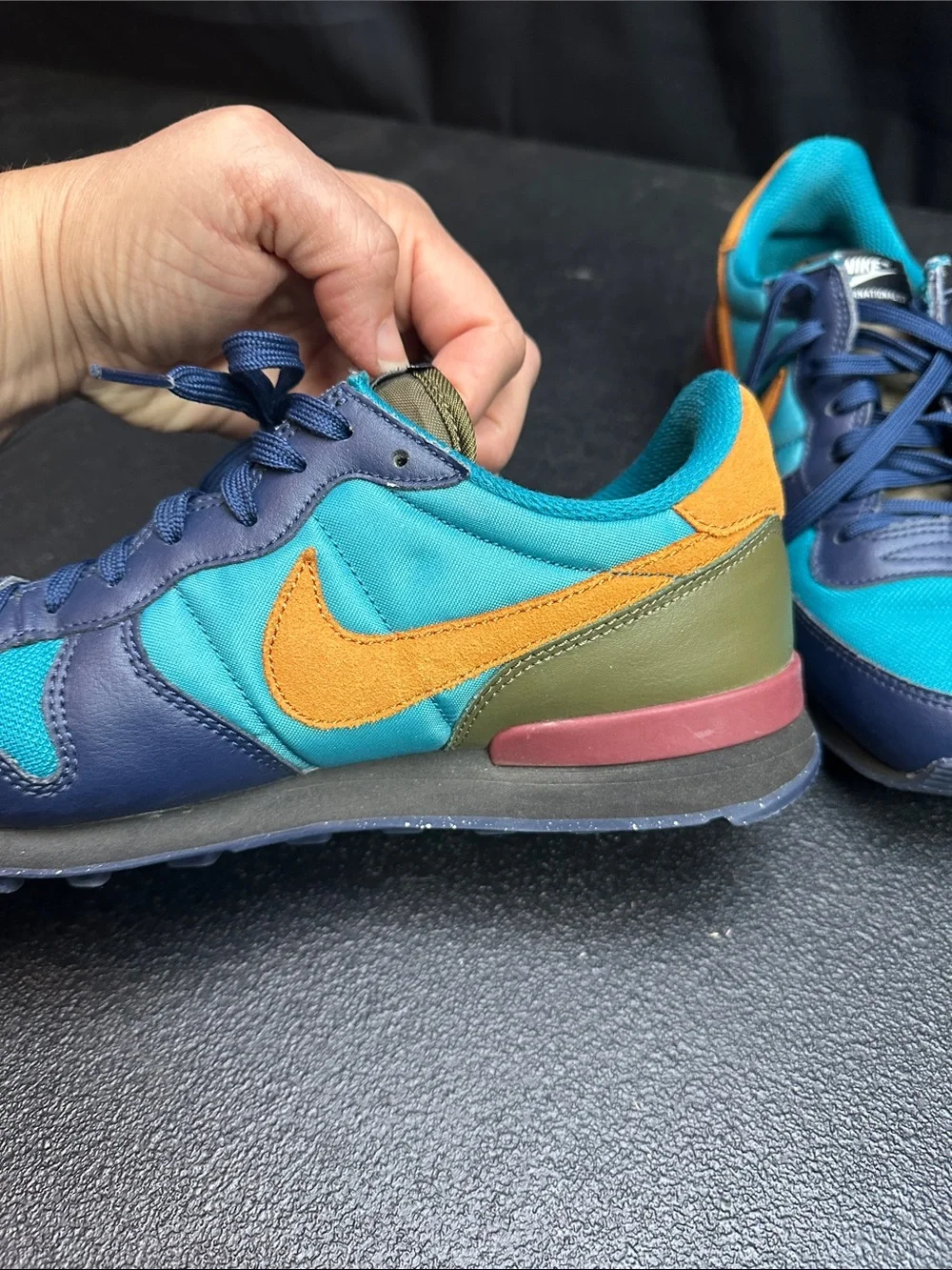 Nike Teal, Navy & Orange Casual Running Sneakers 9.5 Woman’s